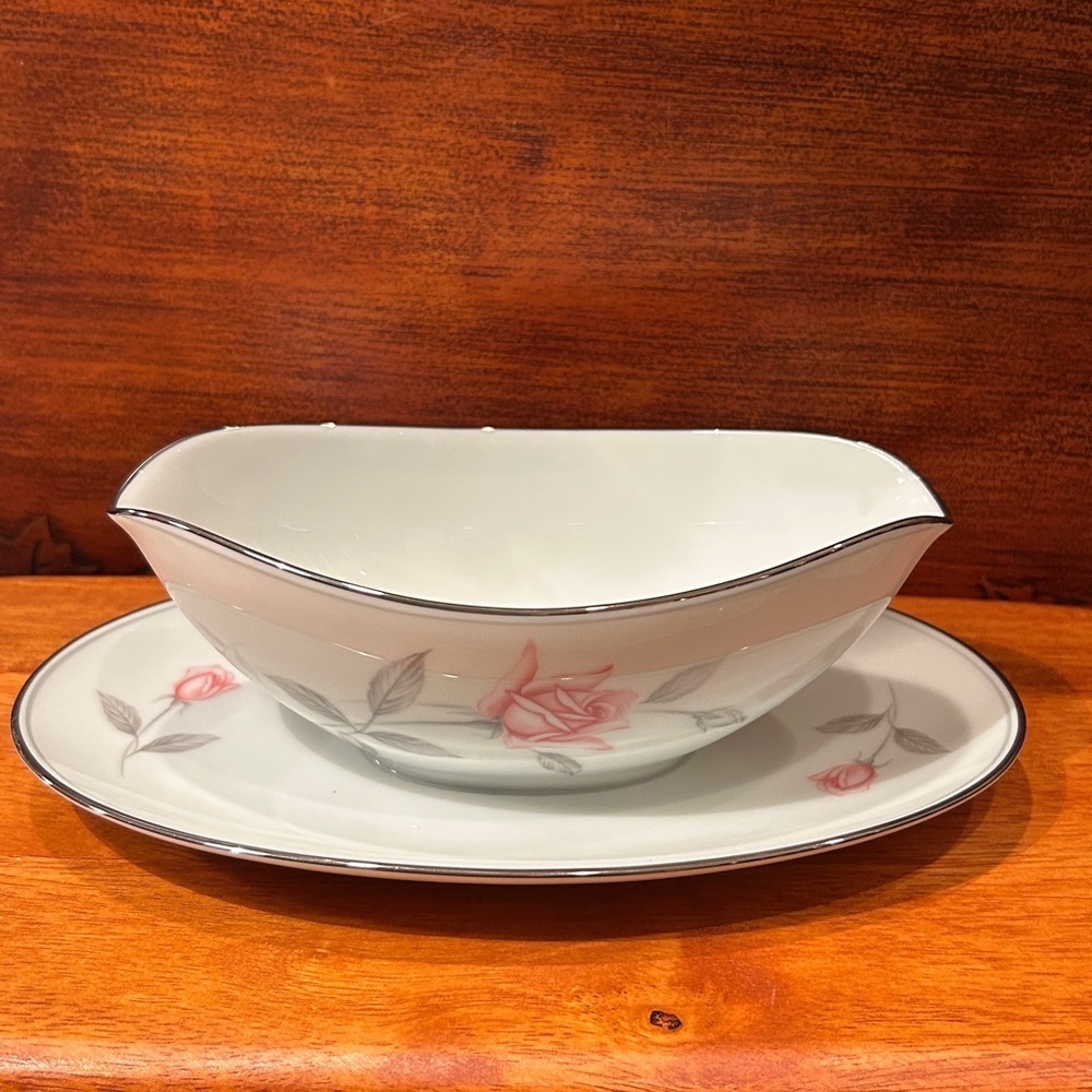 Noritake Rosemarie Oval Gravy Boat White w/ Pink Roses Platinum Trim Japan 6044 - Picture 3 of 11